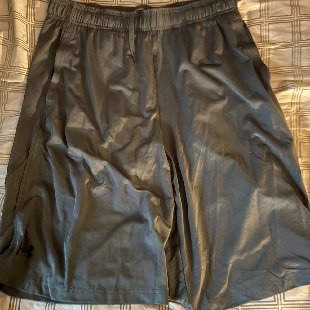 Under Armour Gray Athletic Shorts Lightweight Elastic Waist